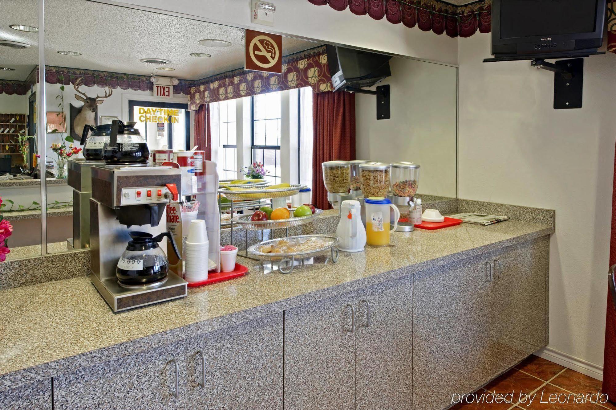 Americas Best Value Inn Weatherford Restaurant photo